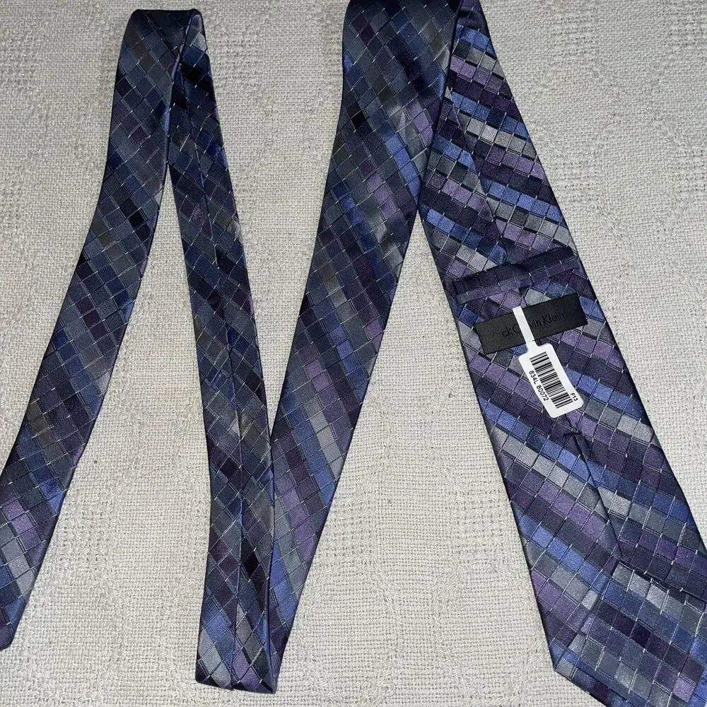 Calvin Klein Men’s Dress Tie Sz 23” 3.5” Blue Geometric Extra Long Business NWT